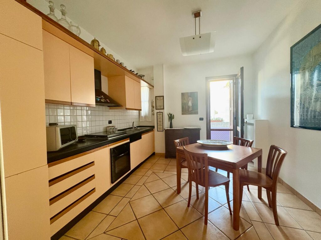 Appartamento in vendita in via Ruggero Flores